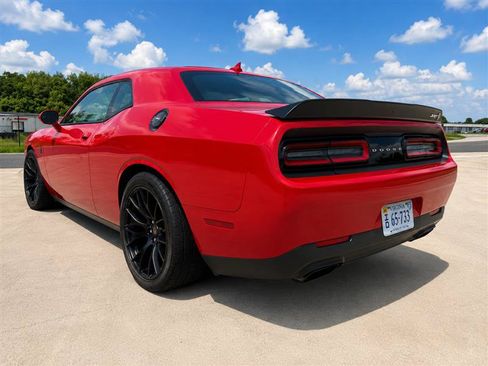 Used 2015 Dodge Challenger SRT Hellcat RWD image 5