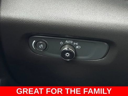 Used 2023 Chevrolet Traverse LT FWD image 20