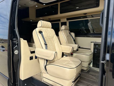 Used 2022 Mercedes-Benz Sprinter 3500 image 18