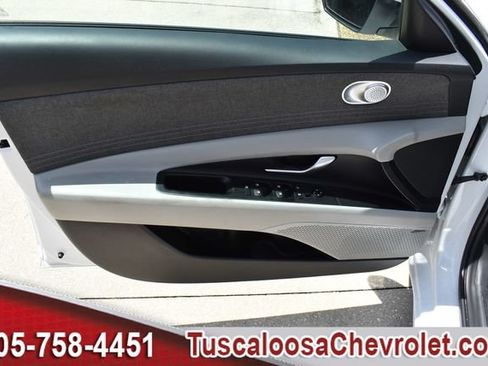 Used 2024 Hyundai Elantra Limited FWD image 18