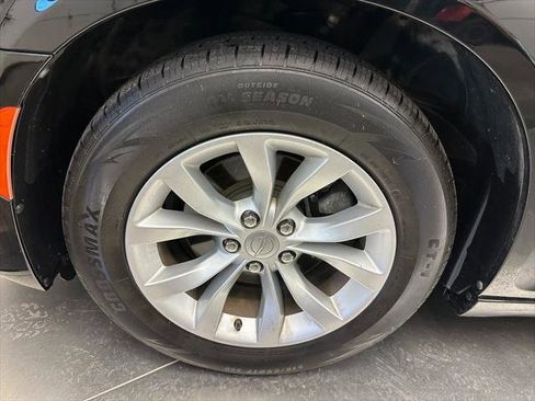 Certified 2021 Chrysler 300 Touring image 31