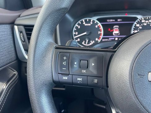 Certified 2023 Nissan Rogue SV FWD image 12