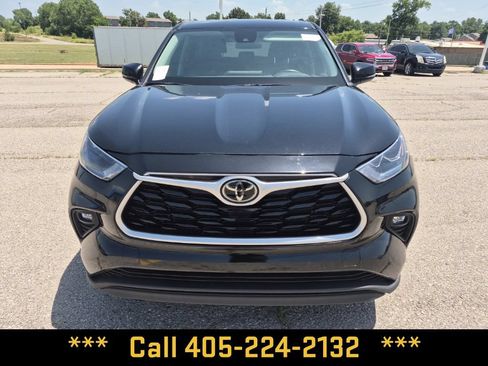 Used 2024 Toyota Highlander LE FWD image 20