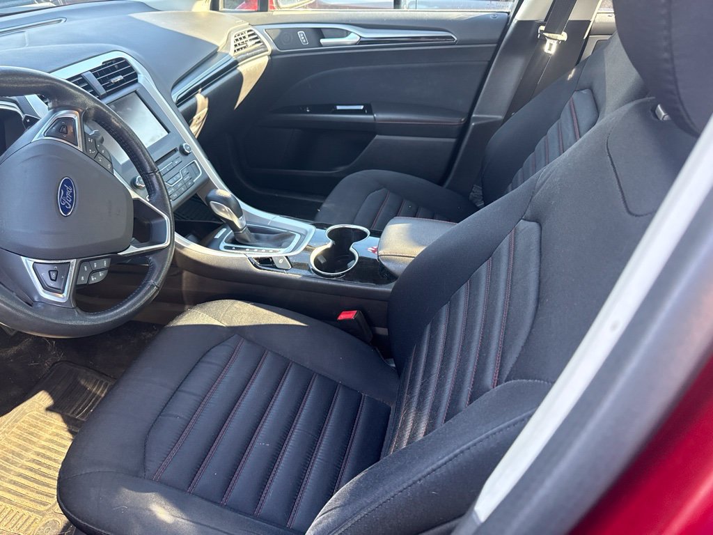 Used 2016 Ford Fusion SE FWD image 8
