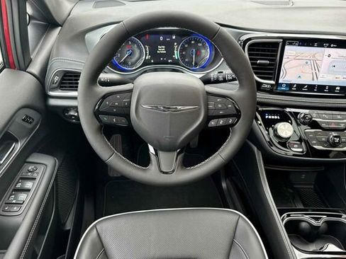New 2026 Chrysler Pacifica Limited w/ S Appearance Package image 11