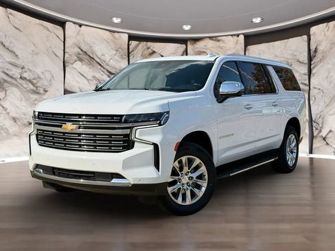 Used 2023 Chevrolet Suburban Premier AWD/4WD image 2