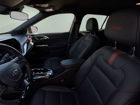 Certified 2024 Chevrolet Trax RS w/ Driver Confidence Package image 13