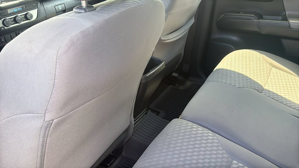 Used 2022 Toyota Tacoma SR AWD/4WD image 29