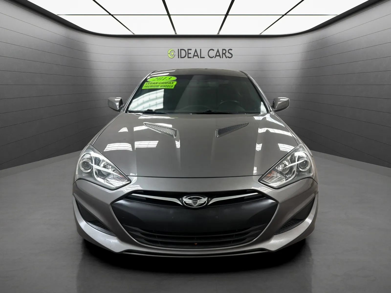 Used 2013 Hyundai Genesis 2.0T RWD image 2