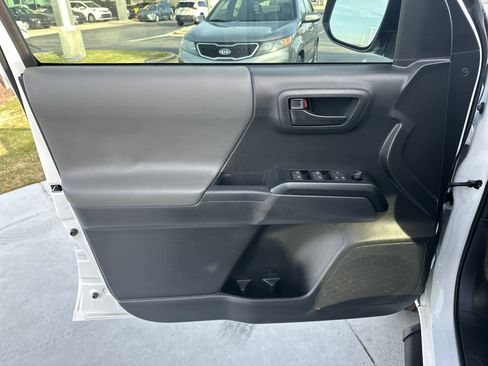 Used 2023 Toyota Tacoma TRD Off-Road image 14