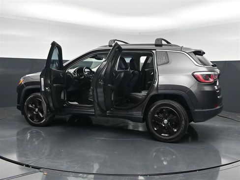 Used 2019 Jeep Compass Latitude AWD/4WD image 39