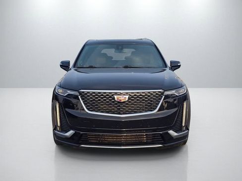 Used 2022 Cadillac XT6 Premium Luxury AWD/4WD image 2
