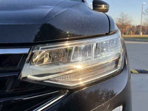 Certified 2022 Volkswagen Tiguan SE R-Line image 6