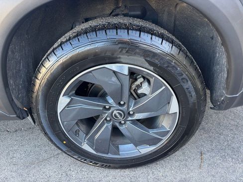 Used 2025 Nissan Rogue SV image 32