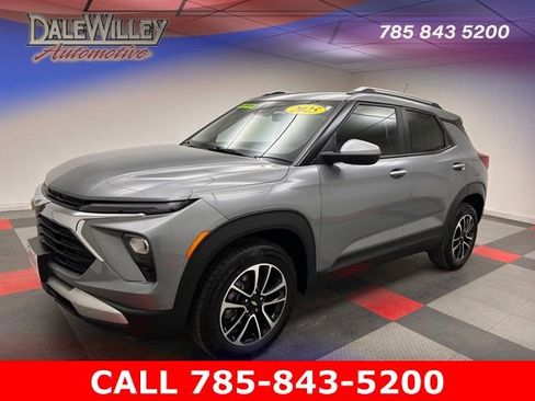 Used 2025 Chevrolet TrailBlazer LT image 3