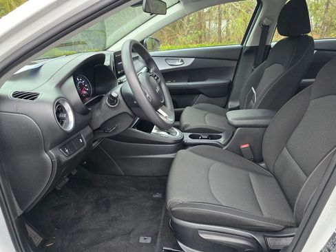 Used 2023 Kia Forte LXS image 11