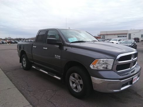 Used 2018 RAM 1500 Classic SLT image 4