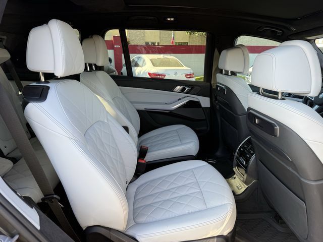 Used 2025 BMW X7 xDrive40i w/ M Sport Package AWD/4WD image 30