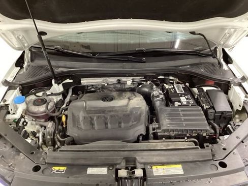 New 2023 Volkswagen Tiguan SE w/ Panoramic Sunroof Package image 17