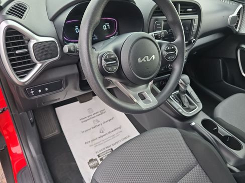 Used 2024 Kia Soul LX w/ Option Group 015 FWD image 16