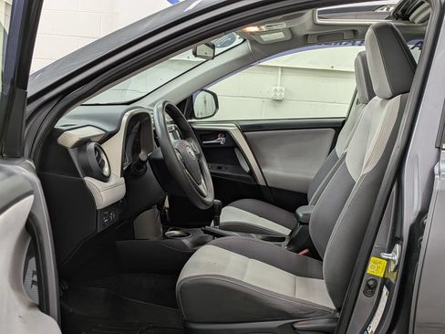 Used 2014 Toyota RAV4 XLE AWD/4WD image 4