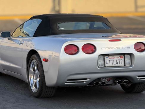 Used 2001 Chevrolet Corvette Convertible w/ Preferred Equipment Group2 RWD image 8