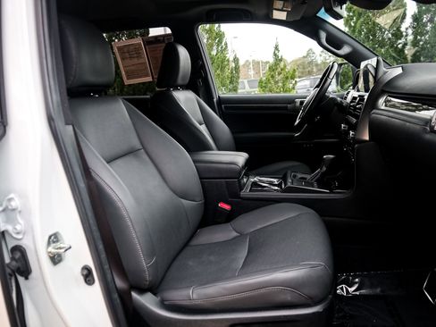 Used 2023 Lexus GX 460 Premium w/ Premium Package image 33