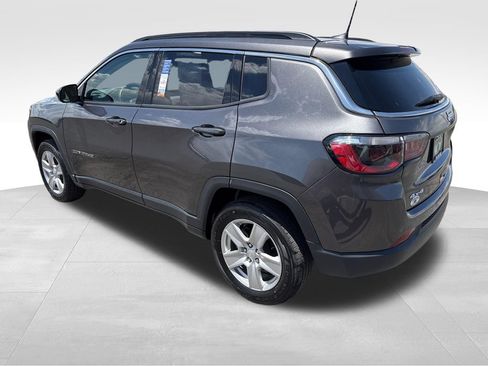 Used 2022 Jeep Compass Latitude w/ Convenience Group AWD/4WD image 3