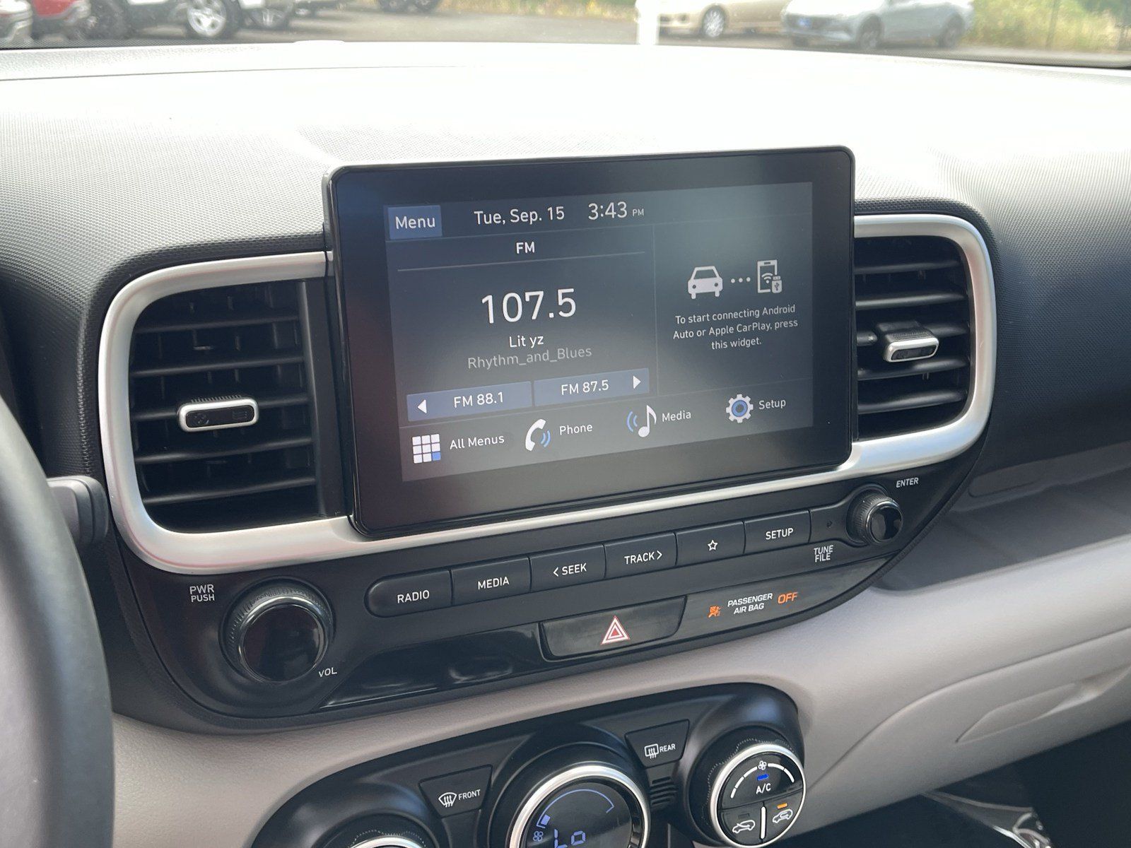 Used 2023 Hyundai Venue SEL FWD image 24