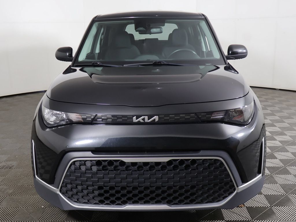 Used 2023 Kia Soul LX w/ LX Technology Package FWD image 9