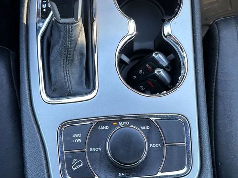 Used 2020 Jeep Grand Cherokee Limited AWD/4WD image 19