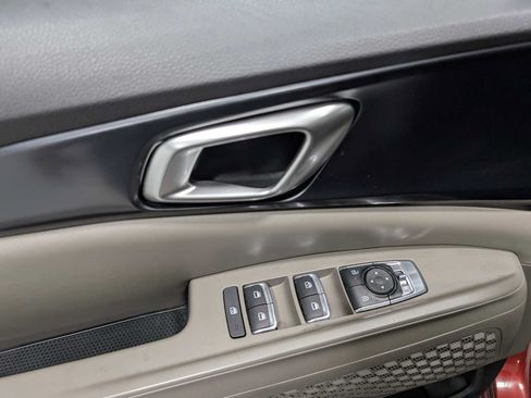 Used 2025 Kia Carnival FWD image 41