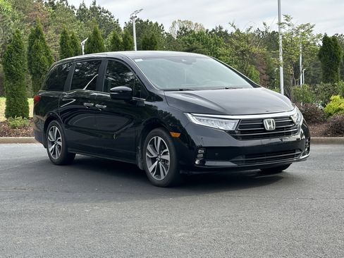 Used 2024 Honda Odyssey Touring image 2