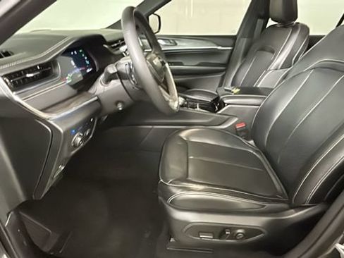 Used 2023 Jeep Grand Cherokee Overland AWD/4WD image 12