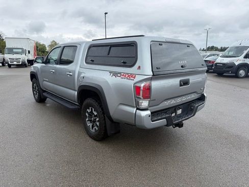 Used 2022 Toyota Tacoma TRD Off-Road w/ TRD Premium Off Road Package AWD/4WD image 10