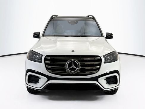Used 2025 Mercedes-Benz GLS 580 4MATIC image 2