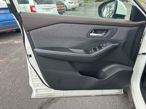 Used 2023 Nissan Rogue SV AWD/4WD image 7