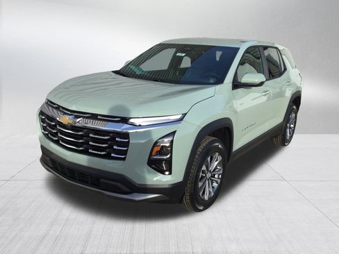 New 2026 Chevrolet Equinox LT image 2