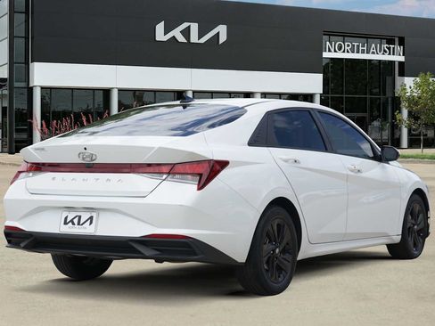 Used 2021 Hyundai Elantra SEL w/ Cargo Package FWD image 5