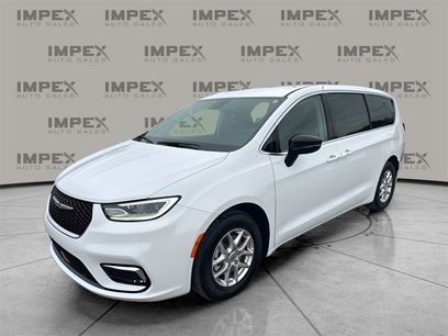 Used 2024 Chrysler Pacifica Touring-L