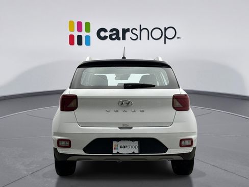 Used 2025 Hyundai Venue Limited image 4
