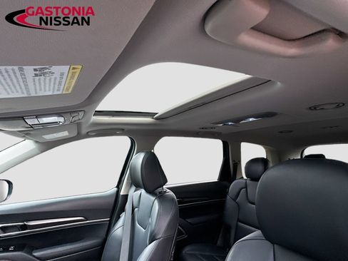 Used 2025 Kia Telluride S FWD image 30