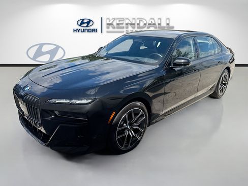 Used 2023 BMW 760i xDrive w/ Executive Package AWD/4WD image 3