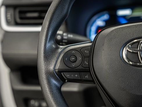 Used 2025 Toyota RAV4 XLE image 28