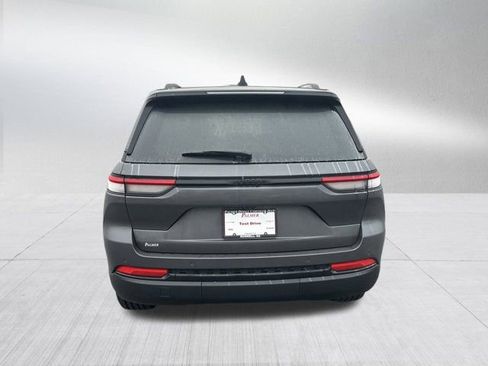 New 2025 Jeep Grand Cherokee Altitude image 6