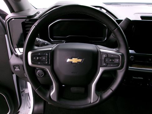 Used 2025 Chevrolet Silverado 2500 LT AWD/4WD image 6