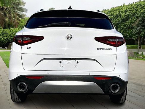 Used 2018 Alfa Romeo Stelvio Sport w/ Quick Order Package 22J Sport image 4