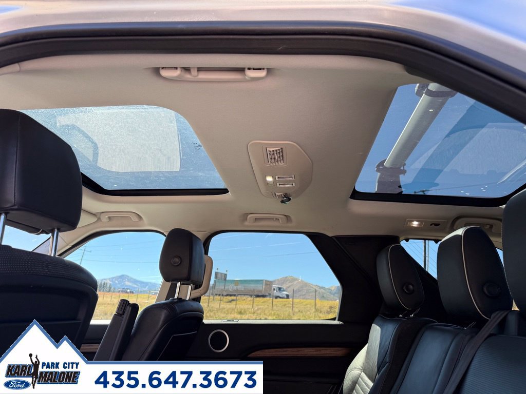 Used 2017 Land Rover Discovery HSE AWD/4WD image 31