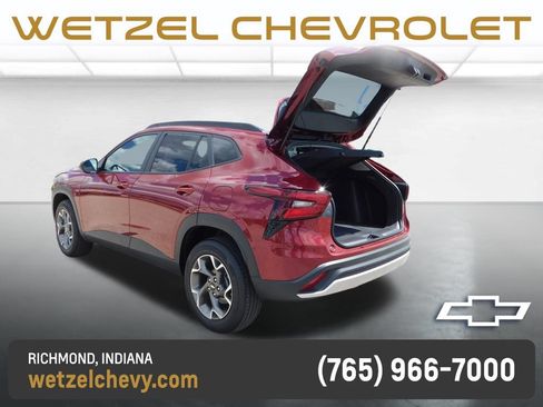 Used 2025 Chevrolet Trax LT w/ LT Convenience Package FWD image 20
