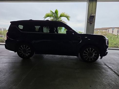 Used 2025 Nissan Armada Platinum Reserve image 3